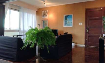 Apartamento com 3 dormitórios, sendo uma suíte e com 157 m² de área privativa.