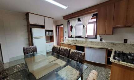 AMPLO APARTAMENTO COM 03 DORMITÓRIOS SENDO 1 SUÍTE E 1 VAGA NO BAIRRO PIO X EM CAXIAS DO SUL