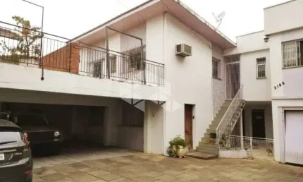 Casa semimobiliada de 04 dormitórios à venda  no bairro Santa Catarina, Caxias do Sul