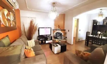 Apartamento semimobiliado de 02 dormitórios e dependência de empregada à venda no bairro Pio X, Caxias do Sul.