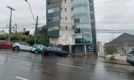 03 suítes e 05 vagas de garagem no altos do Bairro de Lourdes em Caxias do Sul