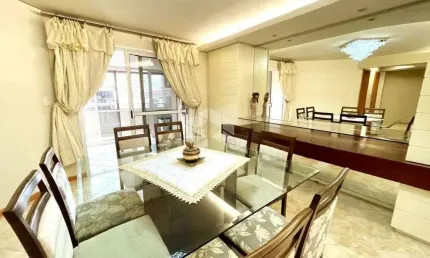 Apartamento semimobiliado de 03 dormitórios e com suíte à venda no bairro São Pelegrino, Caxias do Sul.