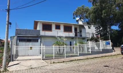 Casa no Cidade Nova com 150m2, 4 dormitórios, 2 banheiros, 2 vagas, terraço para piscina, sacada e churrasqueira