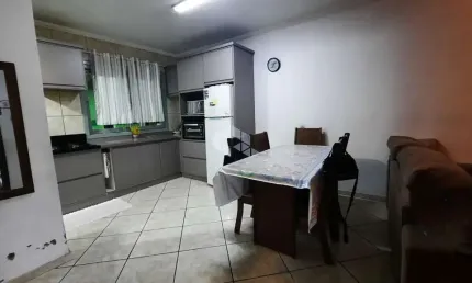 Casa de alvenaria com 3 dormitórios, semimobiliada,2 banheiros, pátio, garagem, com 126,26m2, Bairro São Caetano, próximo a Igreja São Caetano.