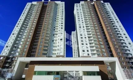 Apartamento à venda com três quartos, uma suíte, com duas vagas de garagem.