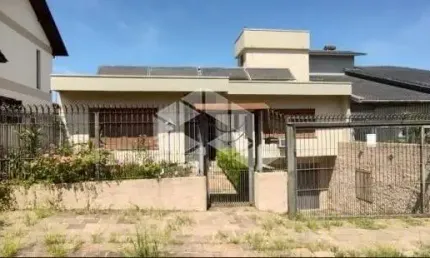Casa com 04 dormitórios à venda no bairro Petrópolis, Caxias do Sul