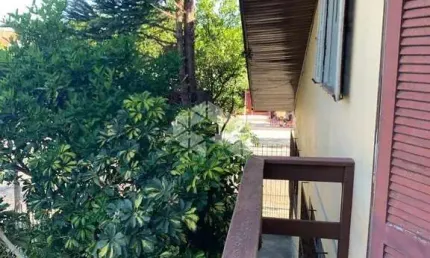 CASA COM 05 DORMITÓRIOS NO BAIRRO SALGADO FILHO- CAXIAS DO SUL