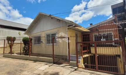 CASA MISTA A VENDA COM 03 DORMITÓRIOS BAIRRO MARECHAL FLORIANO