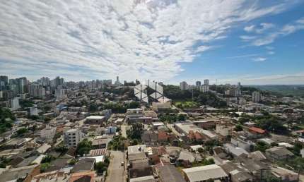 02 DORMITÓRIOS SENDO 01 SUÍTE, SEMIMOBILIADO, 02 VAGAS DE GARAGEM NO BAIRRO RIO BRANCO EM CAXIAS DO SUL