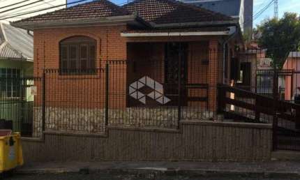 CASA COM 04 DORMITÓRIOS SENDO 01 SUÍTE NO BAIRRO SÃO PELEGRINO EM CAXIAS DO SUL