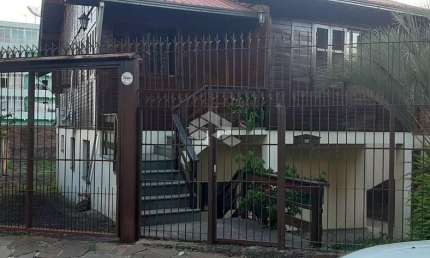 Casa com 3 dormitórios 1 suíte no bairro São Pelegrino, Caxias do Sul