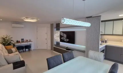 Apartamento mobiliado com 03 dormitórios e 04 vagas de garagem no bairro Panazzolo em Caxias do Sul