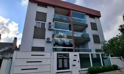 Apartamento semimobiliado, com dois dormitórios,  uma suíte e garagem.