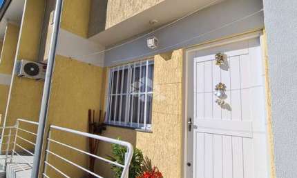 Sobrado com 02 dormitórios no bairro Desvio Rizzo em Caxias do Sul