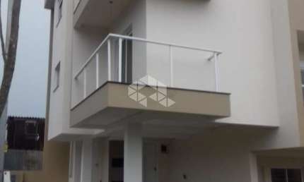 Sobrado Novo Triplex com 2 dormitórios no bairro Bela Vista em Caxias do Sul