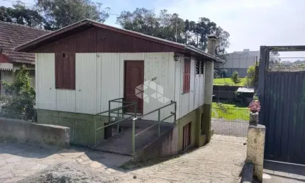 Casa mista à venda no bairro Sagrada Família, Caxias do Sul