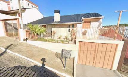 CASA SEMIMOBILIADA NO BAIRRO INDUSTRIAL EM CAXIAS DO SUL