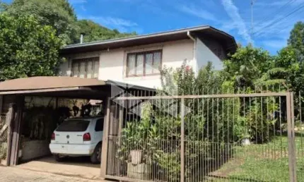 Casa com amplo terreno no bairro Ana Rech em Caxias do Sul