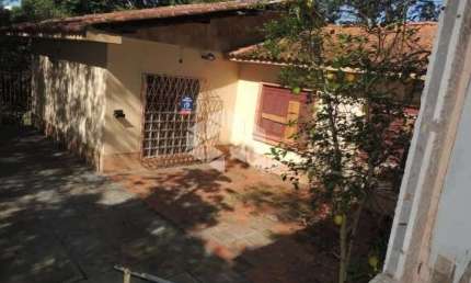 2 Casas no mesmo páteo  com 3 quartos cada. Bairro Partenon.