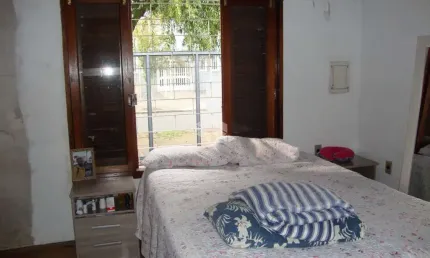 Boa  casa 03 dormitórios com 04 vagas garagem no bairro santa maria goretti em porto alegre