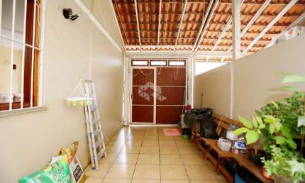 Sobrado de 2 quartos 1 vaga, 1 suíte no Bairro Teresópolis em Porto Alegre