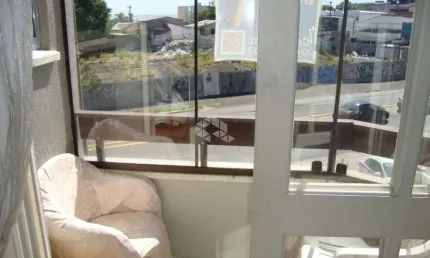 Apartamento 02 dormitórios com sacada no bairro azenha em porto alegre