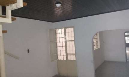 Casa com 3 Quartos e 1 banheiro Azenha em Porto Alegre