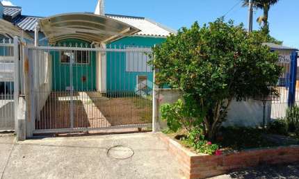 Casa de Alvenaria com três dormitórios e Suíte no bairro Belém Novo.