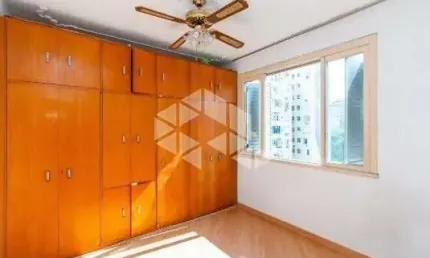 Apartamento de dois dormitórios no centro histórico em porto alegre