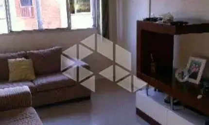 Apartamento com 2 Quartos, totalmente reformado. em Porto Alegre