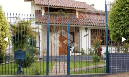 Crédito Real vendeCasa/Sobrado com 5 dormitorios/quartos e piscina no bairro parque Santa Fé em Porto Alegre-RS