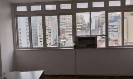 Sala comercial a venda no Edifício Coliseu  no Centro Histórico  de Porto Alegre