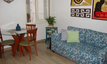 ótimo  apartamento térreo de frente com 02 dormitórios na Azenha em Porto Alegre