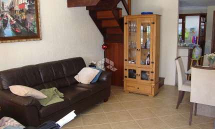 Boa  casa em condomínio 03 dormitórios 1 vaga de garagem no bairro Cavalhada em Porto Alegre