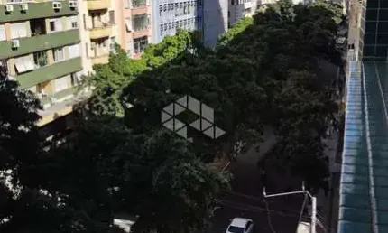 Ótimo apartamento muito bem conservado, amplo, arejado, centro histórico.
