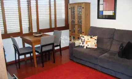 amplo apartamento 03 quartos, de frente, dois boxes escr. bairro Menino Deus