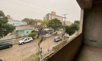 Prédio em construção com 9,34m de frente e 22m de fundos, ideal para investidores, próximo à avenida ipiranga
