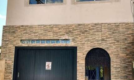 Casa 2 dormitórios para venda no bairro Jardim Vila Nova em Porto Alegre