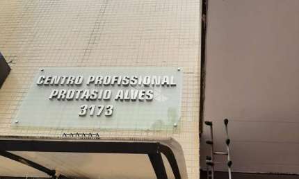 Sala Comercial  103 m² para venda na Av Protásio Alves  Petrópolis Porto Alegre.