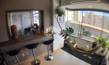 Apartamento 2 dormitórios com sacada e garagem para venda na Cidade Baixa  em Porto Alegre