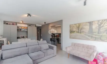 Apartamento à venda 2 quartos, 3 vagas de garagem, no bairro Auxiliadora, em Porto Alegre.