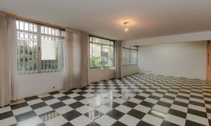 Clássico, imponente e no coração do Moinhos de Vento ? viva a tradição com muito espaço e elegância