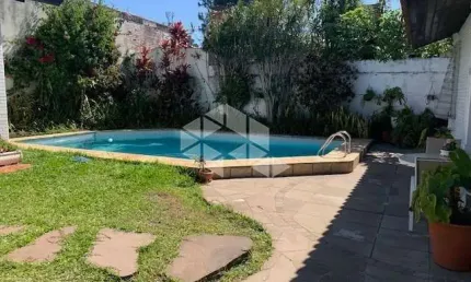 Casa  com 4 Dormitórios e Piscina À VENDA no Bairro Chácara das Pedras