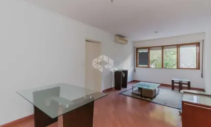 Belo Investimento com Vista para a Praça e Excelente Iluminação Natural