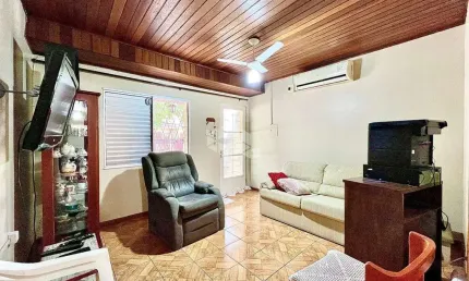 Casa com 5 quartos à venda na Rua Guilherme Klippel, 39, Passo da Areia, Porto Alegre
