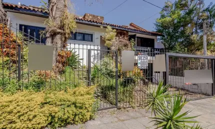 Casa com 4 quartos à venda na Rua Professor Fernando Carneiro, 102, Três Figueiras, Porto Alegre