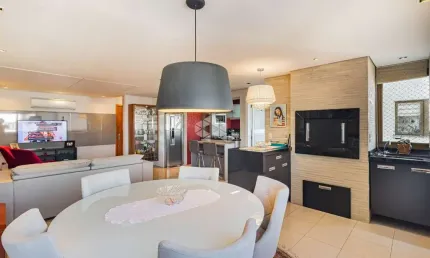 A venda apartamento de 3 dormitórios, 3 vagas de garagem, no bairro Cristo Redentor, em Porto Alegre/RS.