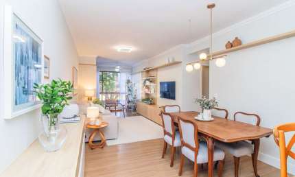 Excelente apartamento com  3 dormitórios com uma suíte no bairro Menino Deus