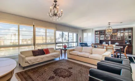 Apartamento em andar alto com 3 suítes e 3 vagas de garagem no Bela Vista