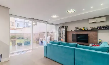 Casa com 3 quartos à venda na Rua Heitor Kramer, 660, Guarujá, Porto Alegre